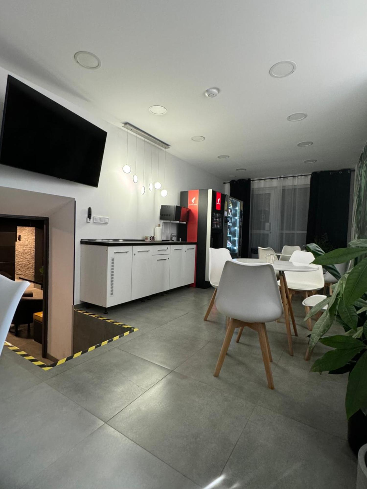 Fortisline Pokoje Z Klimatyzcja Sauna Apartment ออปอเล ภายนอก รูปภาพ